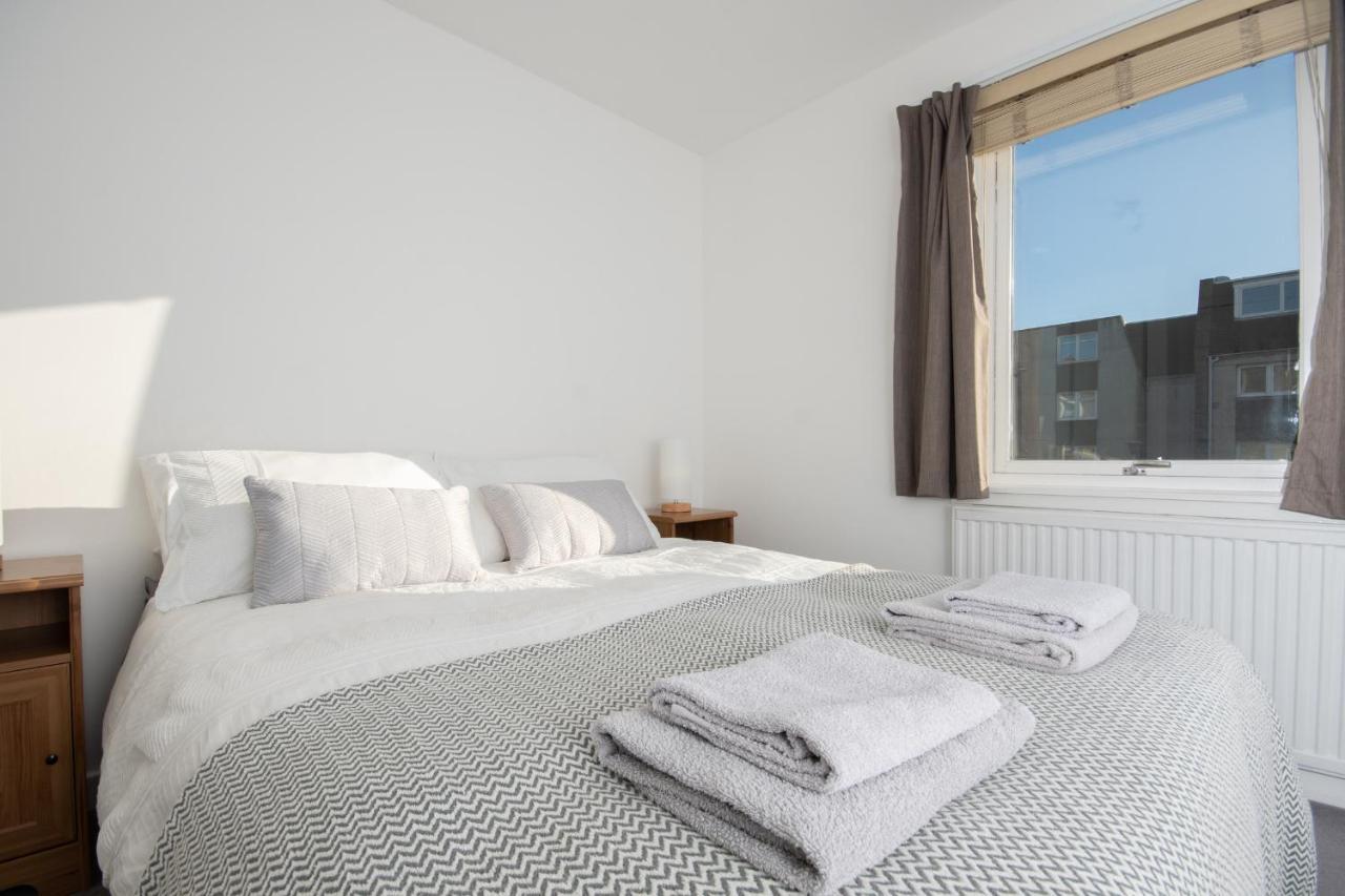 Dwellcome Home Ltd 2 King Beds West End Apt, Half Mile To Union Street Yet Quiet, Free Allocated Parking Space At Rear Entrance & Fast Wifi, Ideal For Long Term Contractor, Corporate, Etc Stays, Regular Housekeeping Option - See Our Site For Assuranc Aberdeen Exterior foto